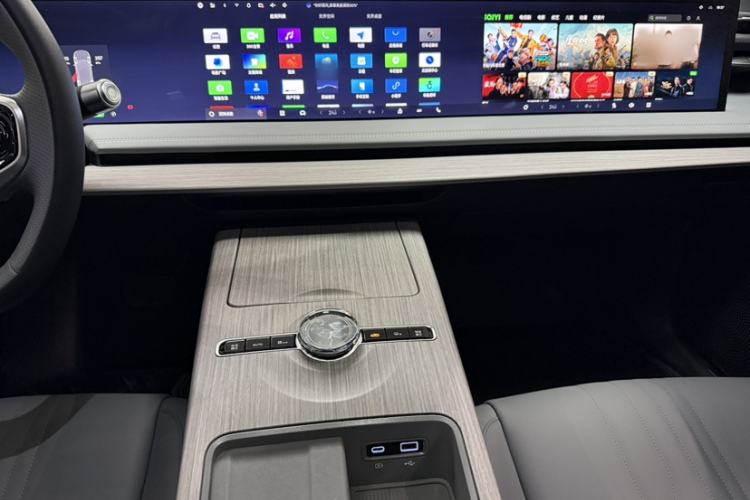 Used Geely Galaxy E8 2024 550 km Range Rear-Wheel-Drive PRO
