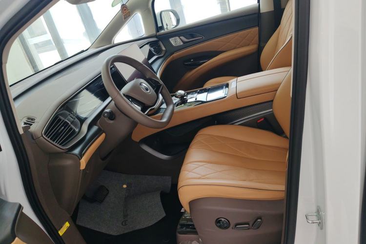 Used Denza D9 2022 DM-i 970 Four-Wheel Drive Flagship Model
