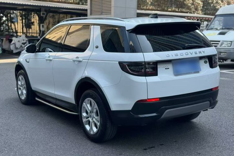 Used Land Rover Discovery Sport 2020 200 PS Family Edition Exterior 6