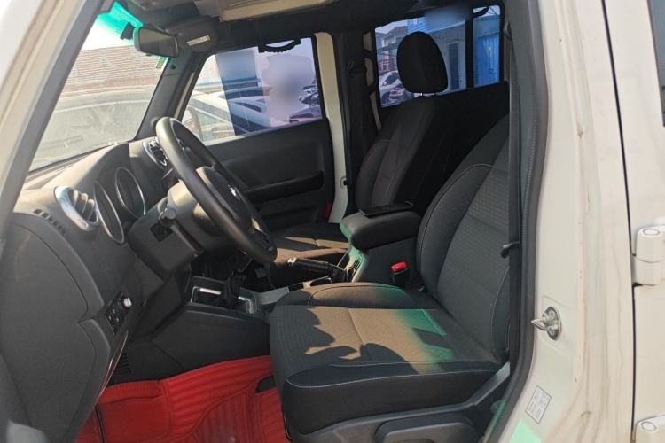 Used BAIC Off-Road BJ40 2016 40L 2.0T Manual Two-Wheel Drive Luxury Edition
