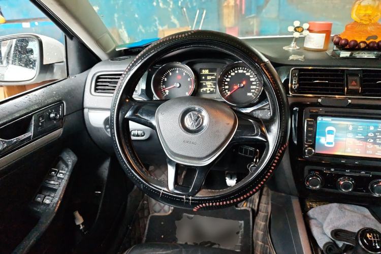 Used Volkswagen Sagitar 2015 1.6L Manual Comfort Model Steering Wheel