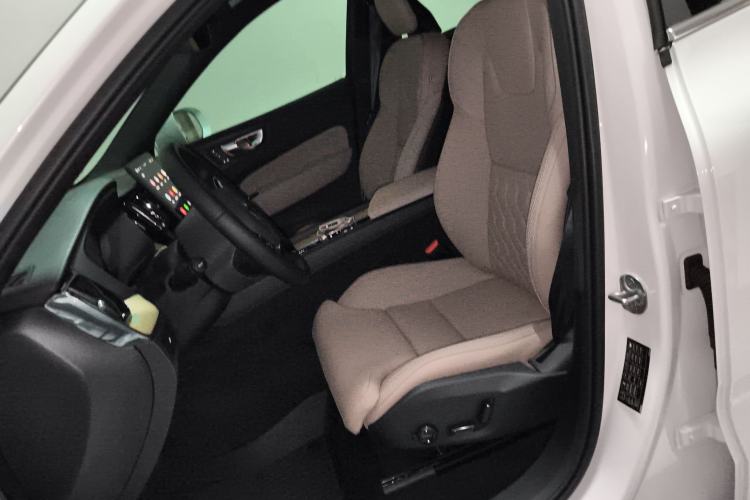 Used Volvo XC60 2026 B5 4x4 Smart Luxury Edition