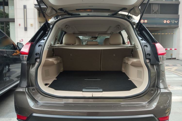 Used Nissan X-Trail 2019 2.0L CVT Smart Connect Comfort Edition 2WD Trunk