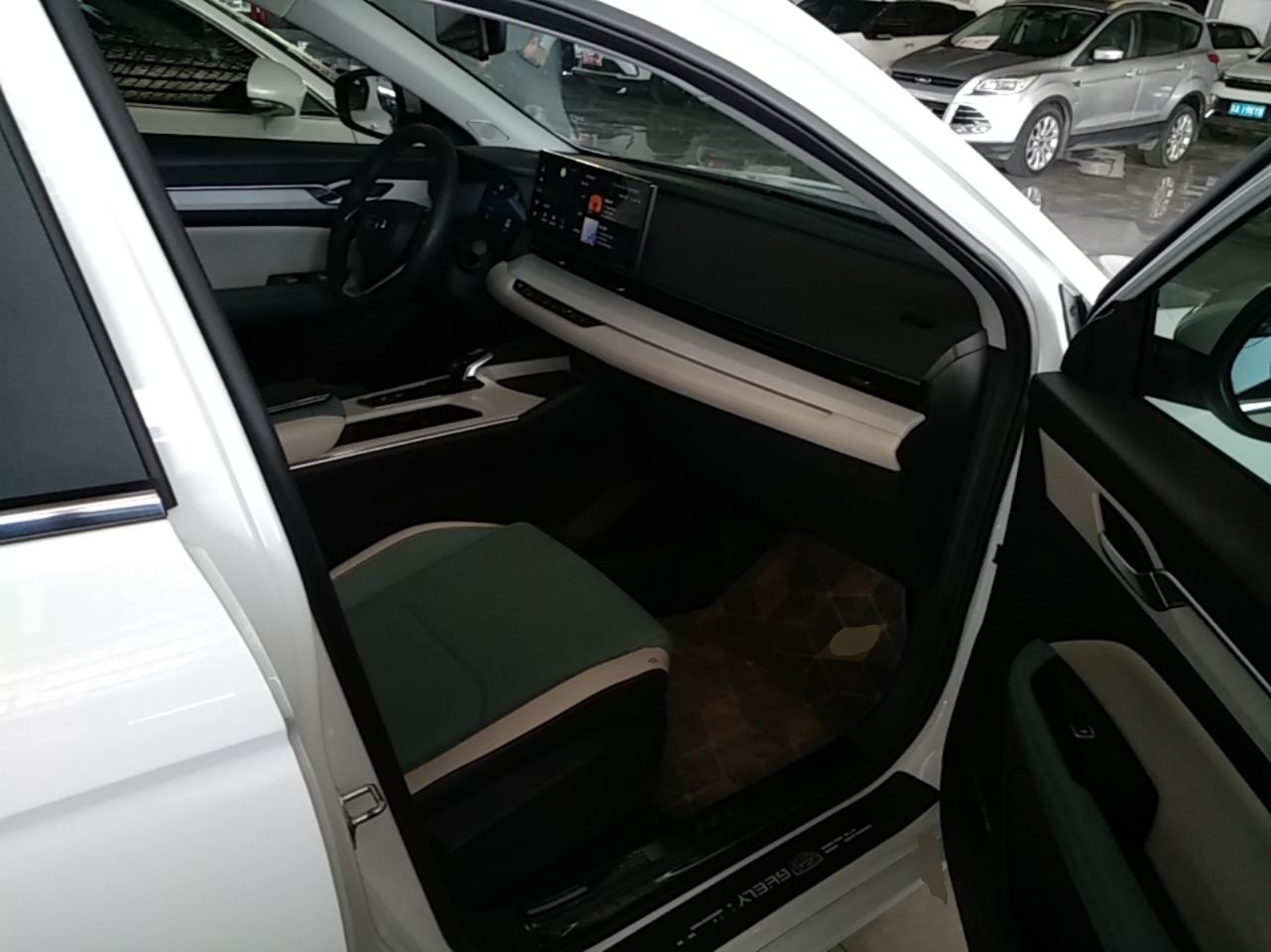 Geely Auto Emgrand L HiP 2022 1.5TD-DHT Pro 100KM Super Swift — снимка 19