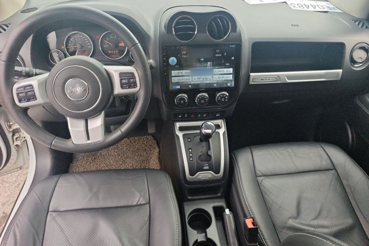 Used Jeep Compass 2015 2.0L Two-Wheel Drive Luxury Edition
