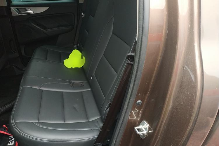 Used Great Wall Poer 2019 2.0T Commercial Version Automatic Gasoline Two-Wheel Drive Elite Trim with Long Bed – GW4C20B Left Rear Seat