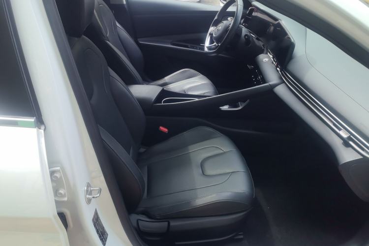 Used Hyundai Elantra 2021 1.5L CVT GLX Elite Edition Right Front Seat