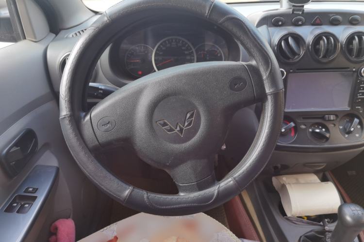 Used Wuling Hongguang 2013 1.5L Base Version
