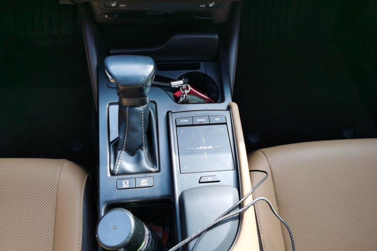 Used Lexus ES 2018 300h Premier Edition China VI Standard Gear Lever