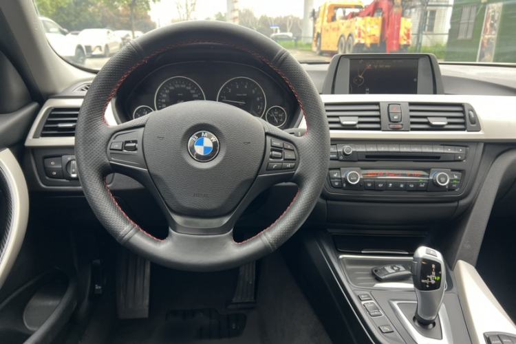 Used BMW 3 Series 2015 320i Fashion Model