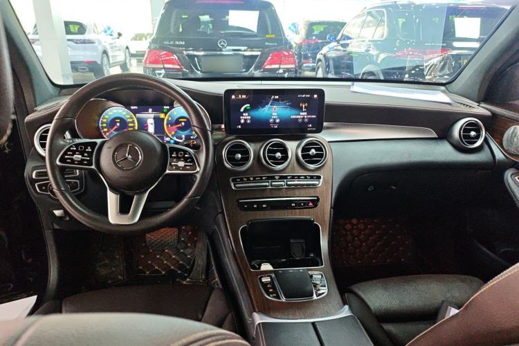 Used Mercedes-Benz GLC 2021 GLC 300 L 4MATIC Dynamic Model Center Console