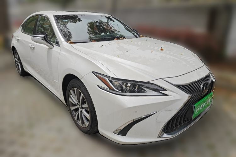 Used Lexus ES 2020 200 Excellence Edition Front Right 45 Deg