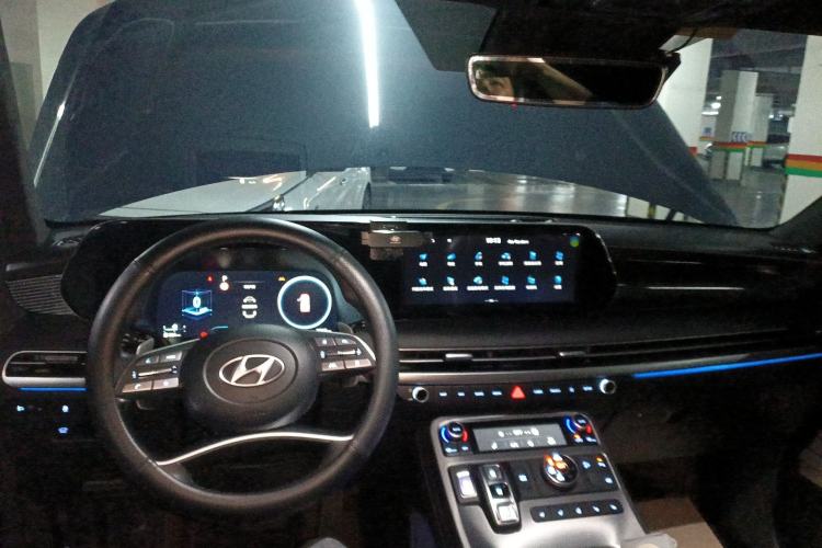 Used Hyundai Palisade 2023 3.5L Automatic 4x4 the Appreciator Plus Version Center Console