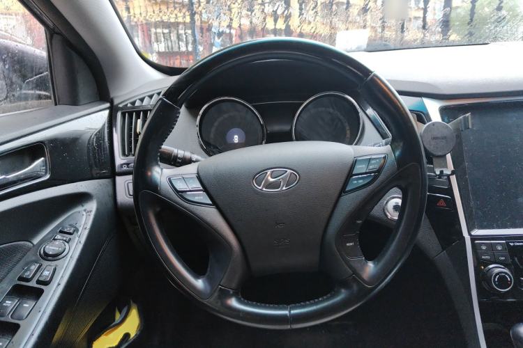 Used Hyundai Sonata 2014 2.4L Automatic Luxury Version China V Standard Steering Wheel
