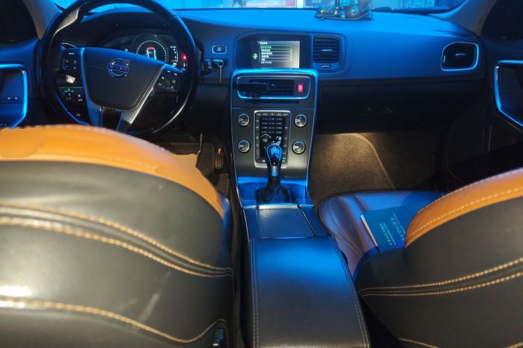 Used Volvo V60 2014 Restyled T5 Zhiya Edition
