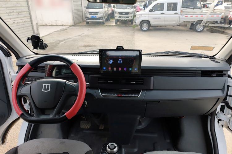 Used Farizon Xingxiang V 2024 Star Enjoy V6E Feature Edition with CATL 41.86 kWh Center Console