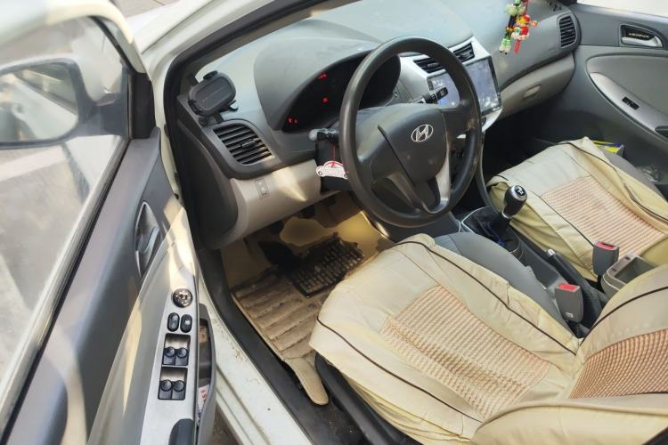 Used Hyundai Verna (older generation) 2014 1.4L Manual Smart GLS Trim