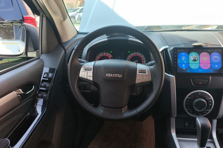 Used Isuzu mu-X 2017 3.0T Four-Wheel Drive Automatic Luxury 7-Seater China IV Standard
