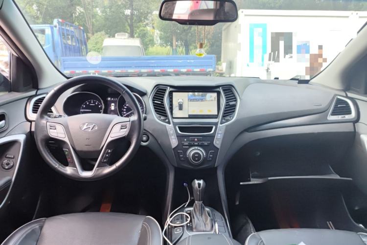 Used Hyundai Santa Fe 2017 2.0T Automatic Two-Wheel Drive Smart Version 7 Seats