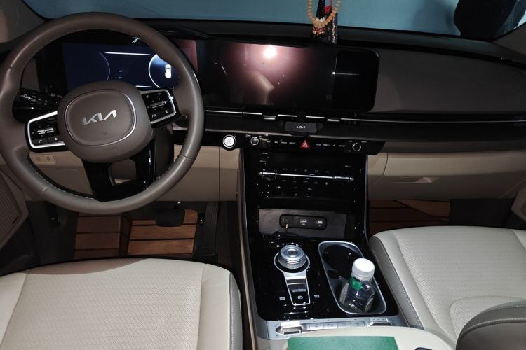 Used Kia Carnival 2021 2.0T Flagship Edition Center Console