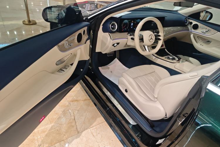 Used Mercedes-Benz E-Class 2023 Facelift E 260 4MATIC Convertible Coupe Driver Seat