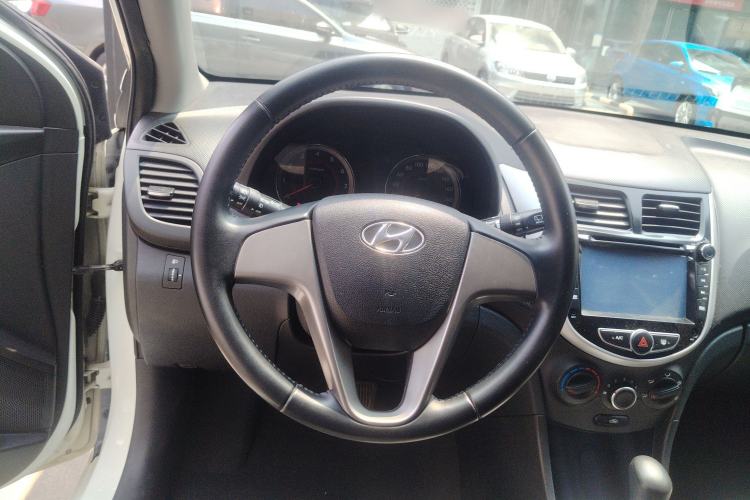 Used Hyundai Verna Ray 2014 1.4L Automatic GLX Steering Wheel