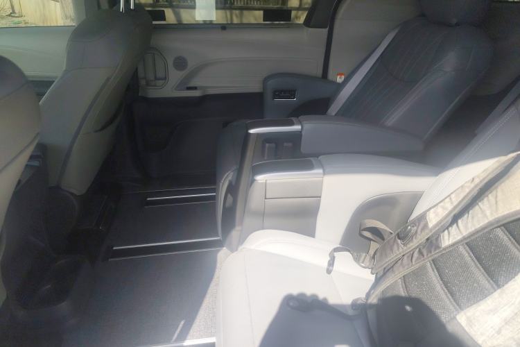 Used Toyota Granvia 2023 2.5L Hybrid Comfort Edition Interior 4