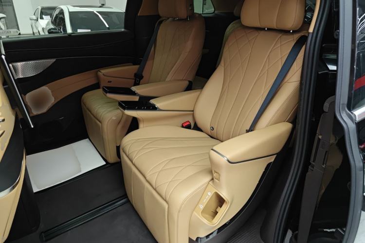 Used Denza D9 2025 DM-i Intelligent Drive 1020 Four-Wheel Drive Flagship Model