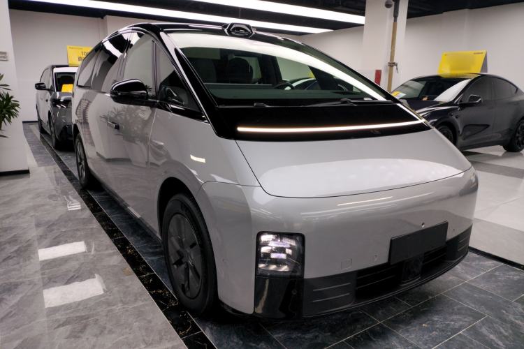 Used Li Auto MEGA 2024 Ultra Model Exterior 2