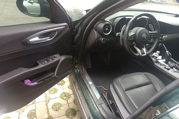 Used Alfa Romeo Giulia 2021 2.0T 280HP Luxury Edition Driver Seat