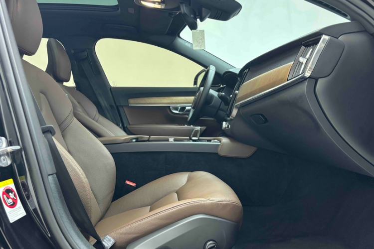 Used Volvo S90 2025 B5 Zhiyi Luxury Edition
