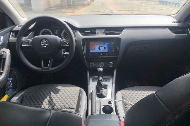 Used Skoda Octavia 2019 TSI230 DSG SmartDrive Luxury Edition China VI Center Console