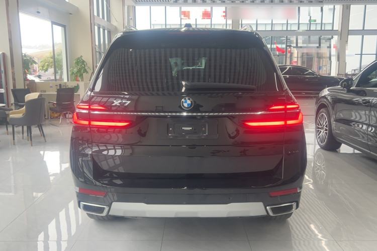 Used BMW X7 2023 xDrive40i Luxury Package with Leading Features