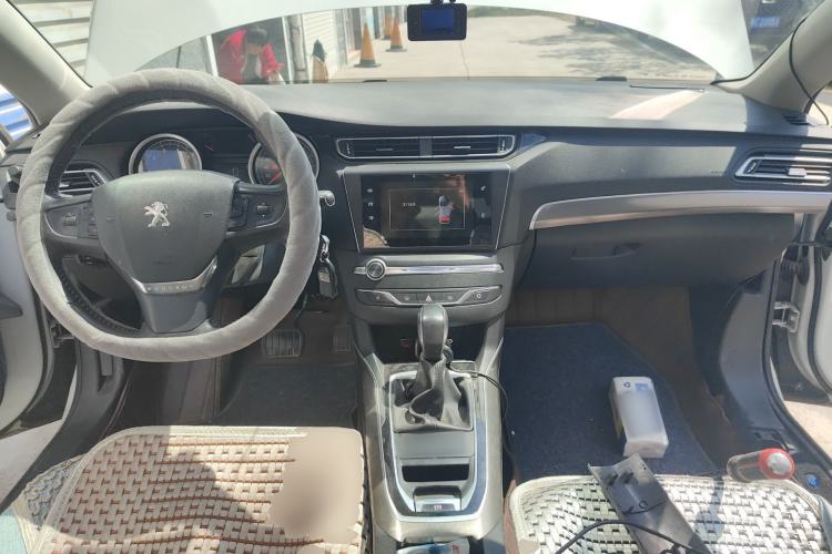 Used Peugeot 408 2014 1.8L Automatic Luxury Edition Center Console