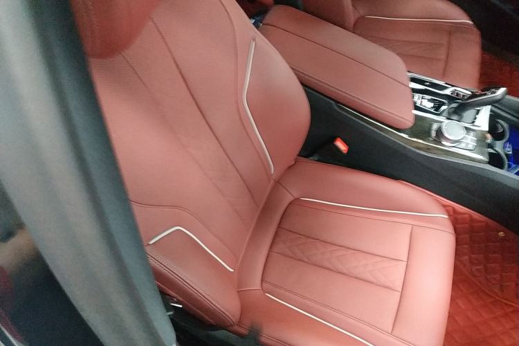 Used BMW 5 Series 2022 525Li M Sport Package Right Front Seat