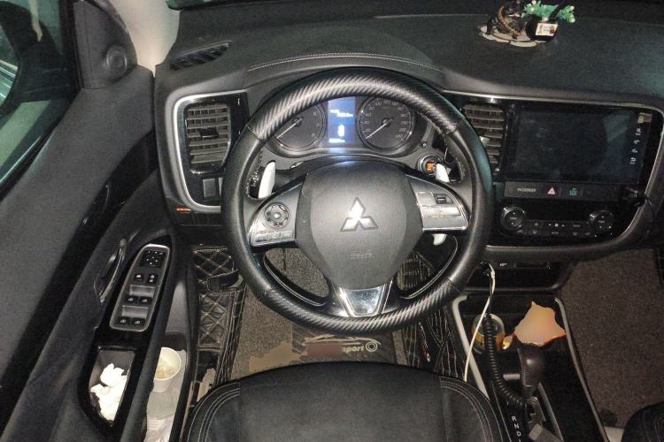 Used Mitsubishi Outlander 2019 2.4L 4x4 Zhi Xiang Edition 7 Seats China VI Standard Steering Wheel