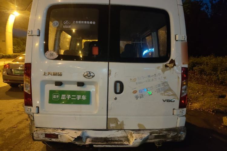 Used SAIC MAXUS Xintu V80 2018 2.5T 6-Speed Manual Aoyuntong Facelifted Short Wheelbase Mid-Height 5-6-Seater Rear