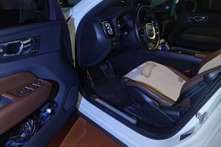 Used Volvo XC60 New Energy 2022 T8 Plug-in Hybrid All-Wheel Drive Smart Luxury Edition
