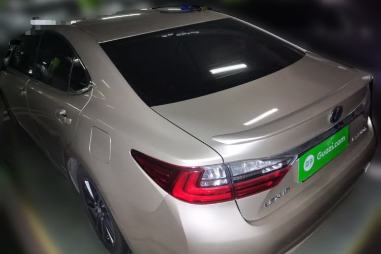 Used Lexus ES 2015 300h Comfort Edition
