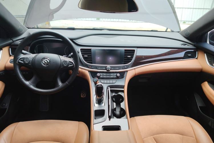 Used Buick LaCrosse 2016 28T Luxury Version Center Console