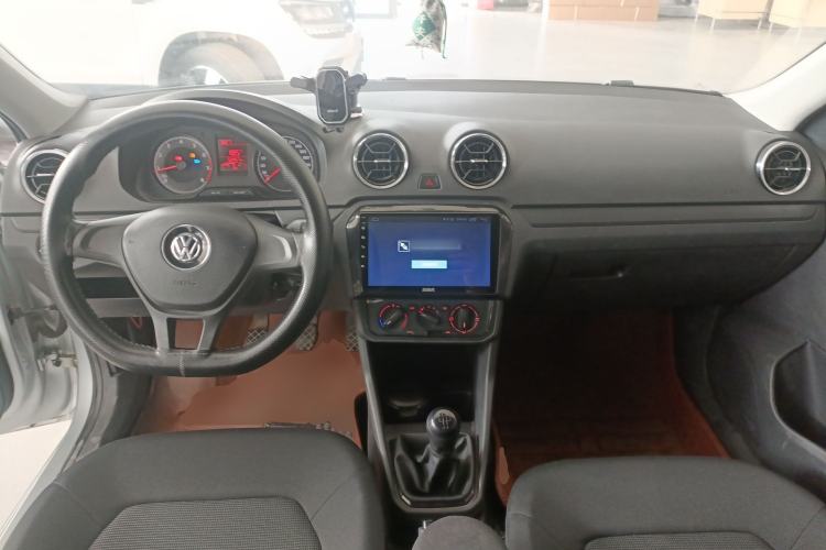 Used Volkswagen Jetta 2019 Dream Edition 1.5L Manual Fashion Version Center Console