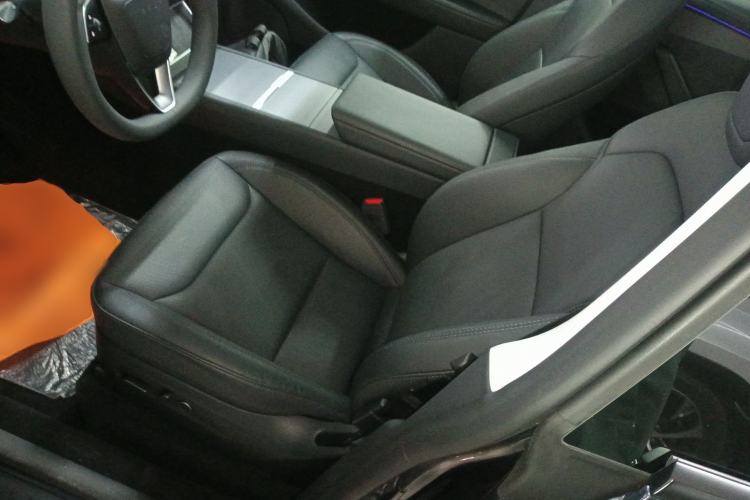 Used Tesla Model Y 2025 Long-Range All-Wheel-Drive Version
