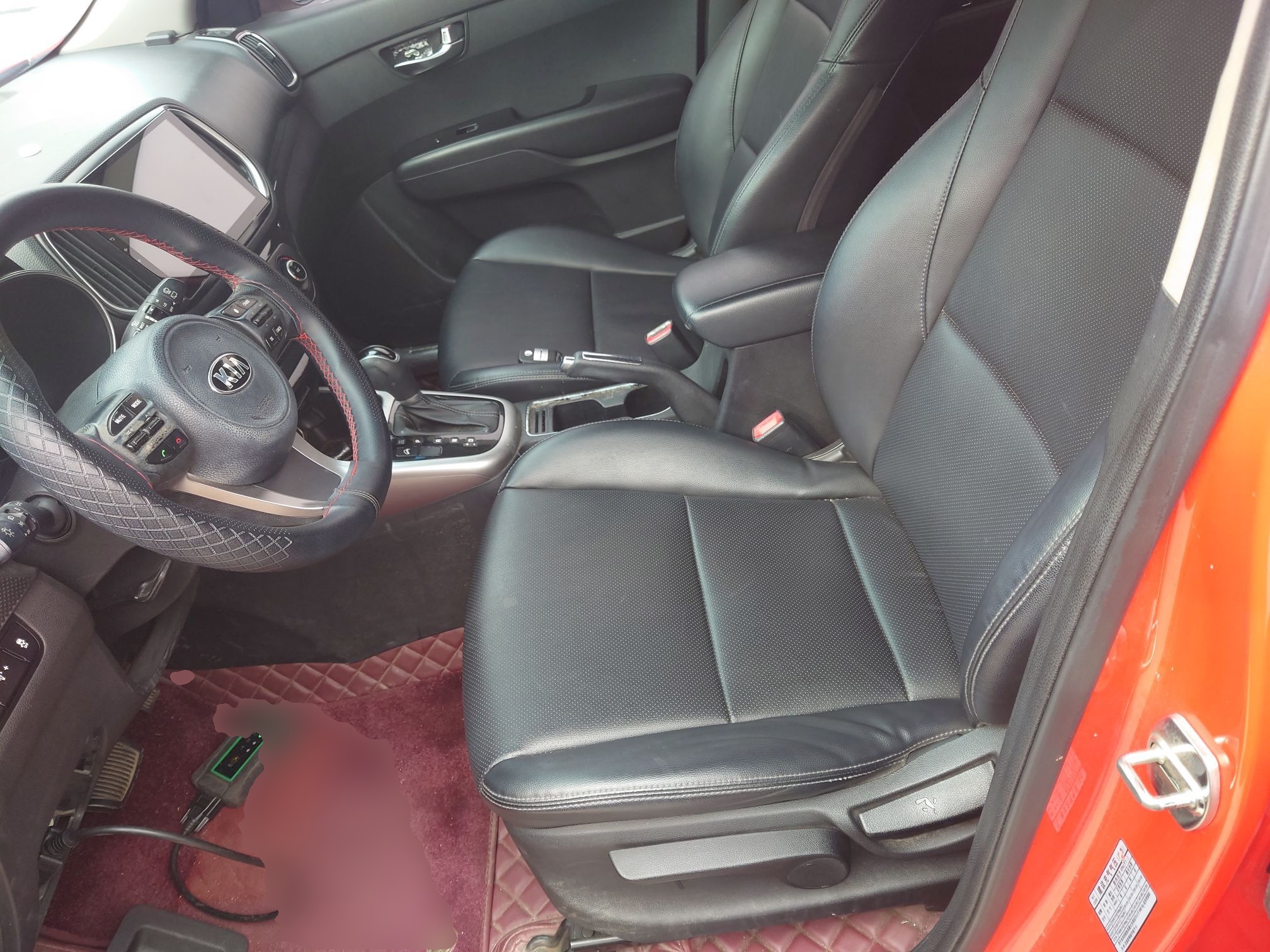 المقاعد الأمامية داخل السيارة