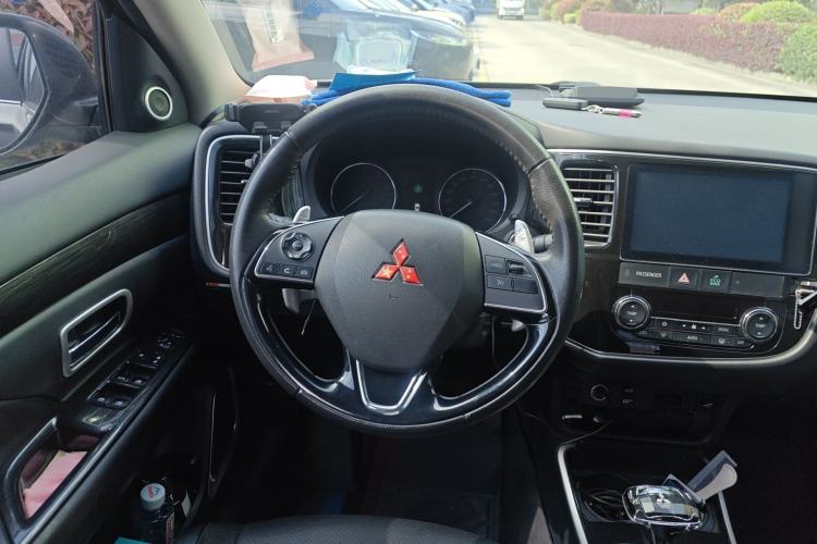 Used Mitsubishi Outlander 2018 2.4L 4x4 Luxury Edition 7-Seater
