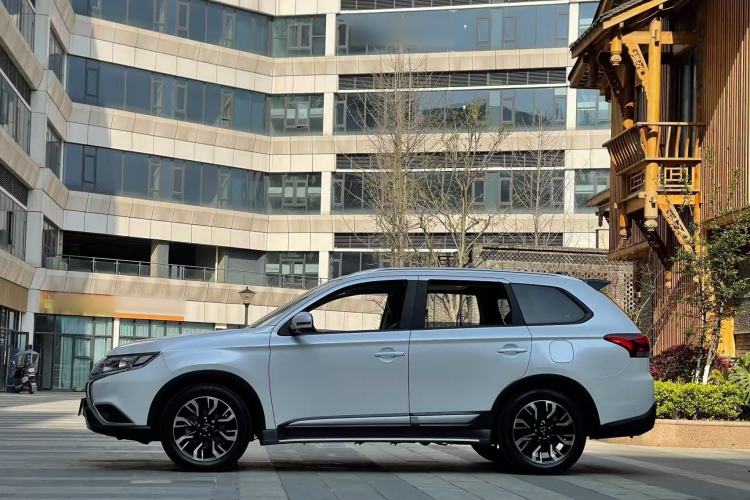 Used Mitsubishi Outlander 2020 2.0L Two-Wheel Drive Enjoyment Version 5 Seats