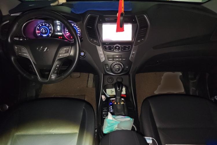 Used Hyundai Santa Fe 2015 2.0T Automatic Two-Wheel Drive Smart Version 5 Seats