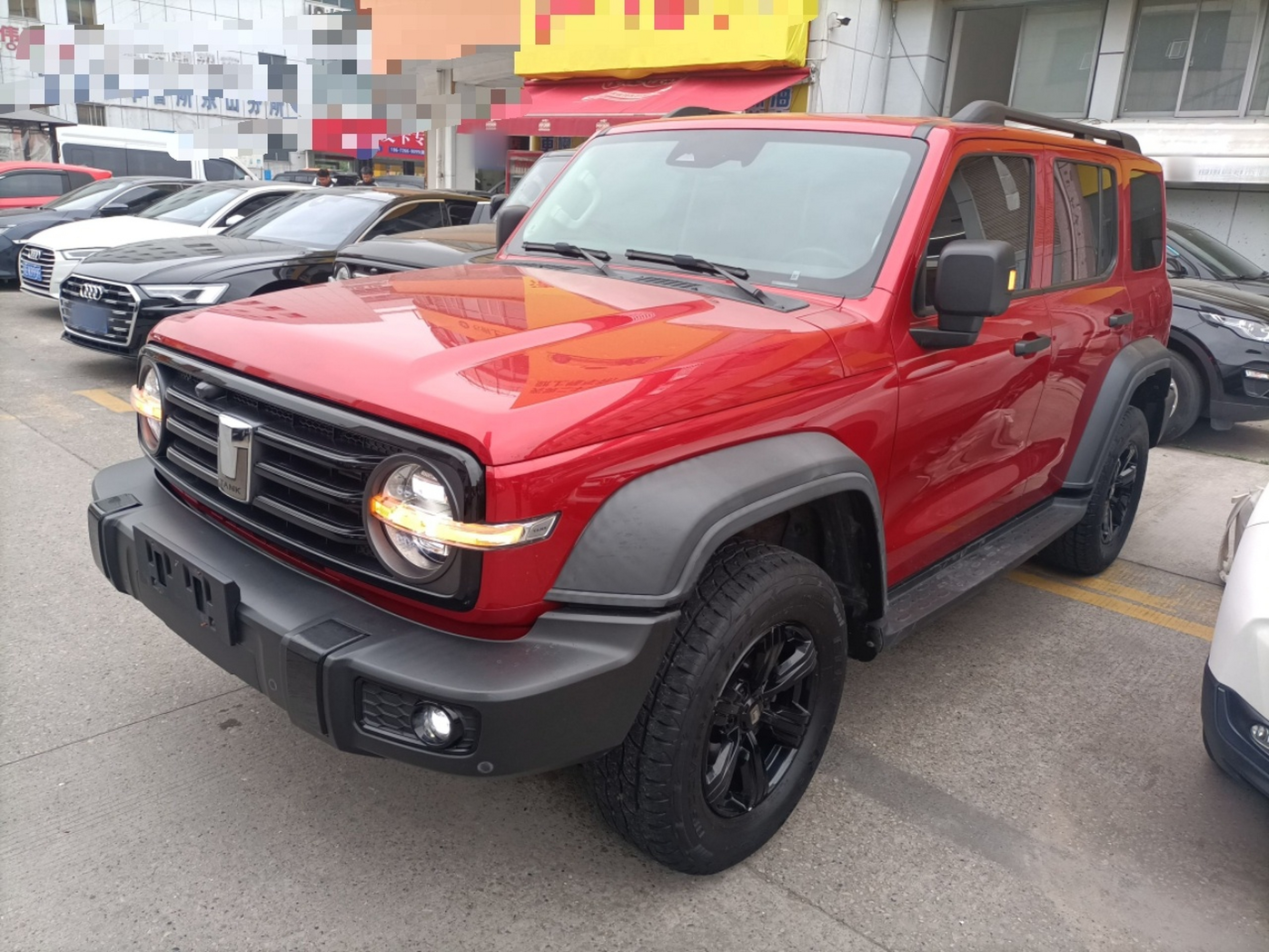 تحت مقدمة السيارة