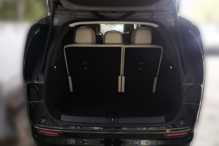 Used Li Auto MEGA 2024 Ultra Model
