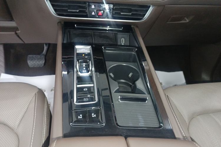 Used Volkswagen Viloran 2022 330TSI Luxury Edition Interior 4