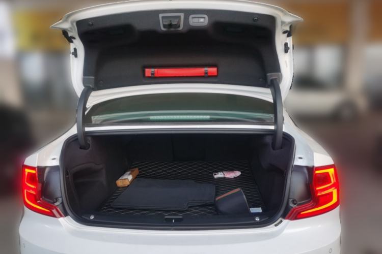 Used Volvo S90 2018 T4 Zhiyuan Edition Trunk